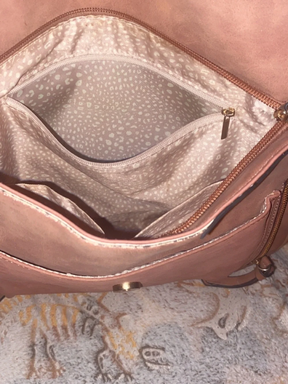 Women’s Tan Crossbody Shoulder Bag - Classic Everyday Style